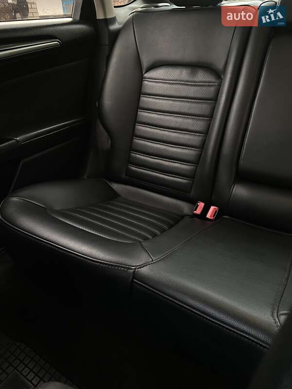 Седан Ford Fusion 2013 в Бершади