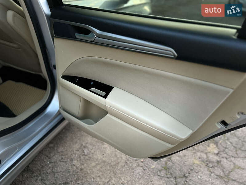 Седан Ford Fusion 2015 в Ровно фото 44 Седан Ford Fusion 2015 в Ровно