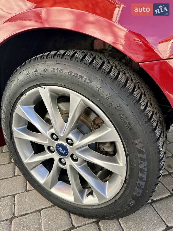 Седан Ford Fusion 2016 в Чернівцях