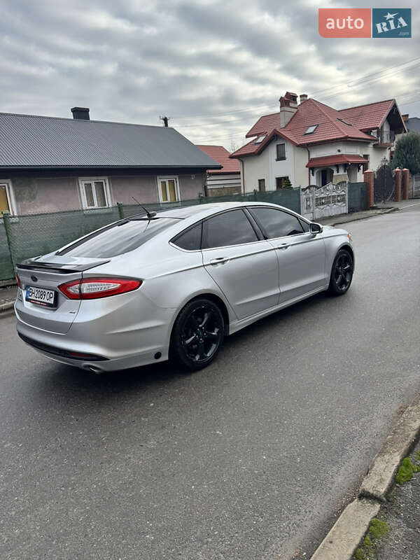 Седан Ford Fusion 2014 в Львові