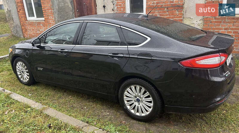 Седан Ford Fusion 2016 в Львове