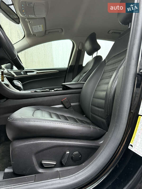 Седан Ford Fusion 2016 в Львове