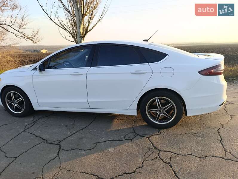 Седан Ford Fusion 2016 в Дніпрі