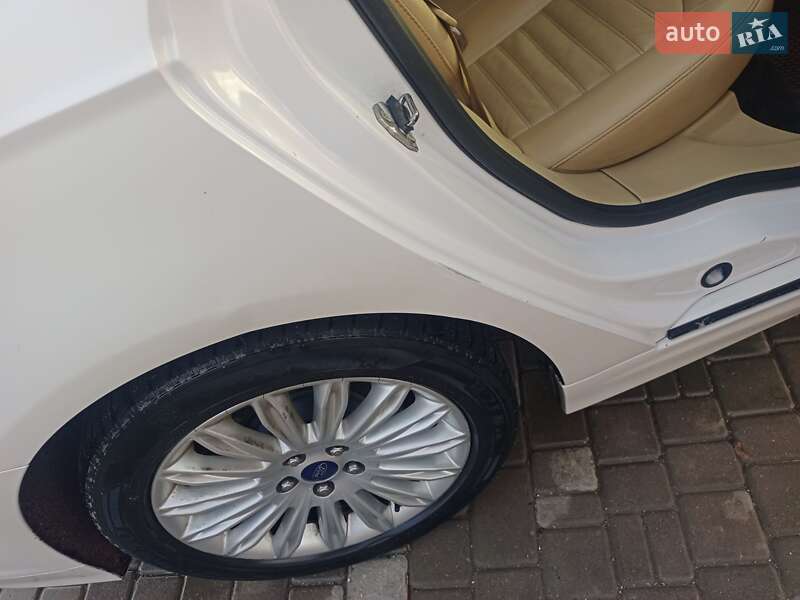 Седан Ford Fusion 2015 в Одесі