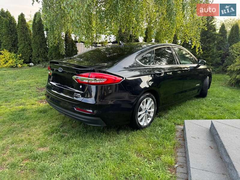 Седан Ford Fusion 2019 в Рівне
