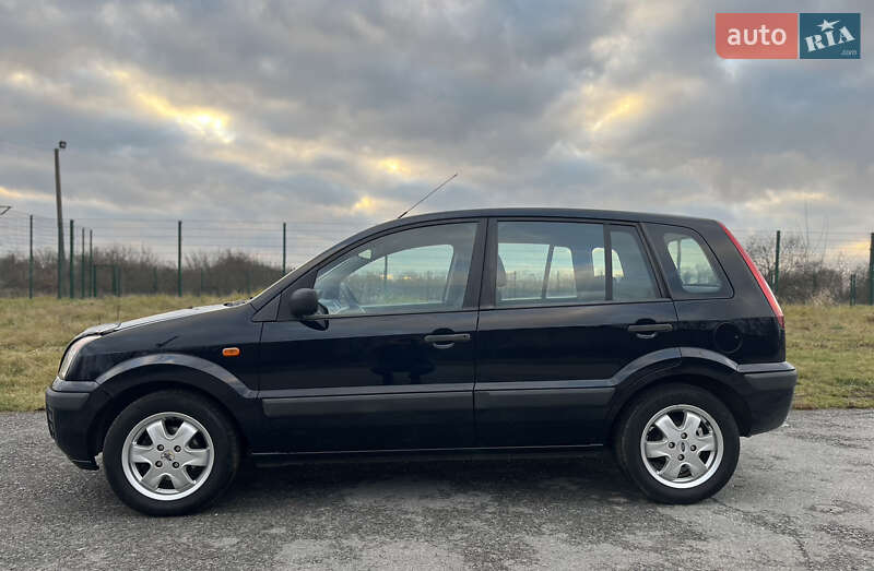 Хэтчбек Ford Fusion 2006 в Звягеле