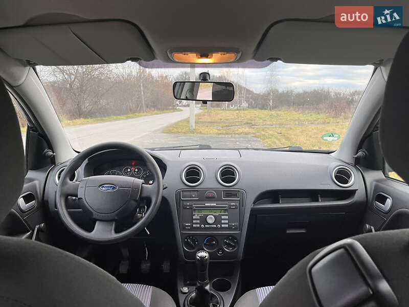 Хэтчбек Ford Fusion 2006 в Звягеле