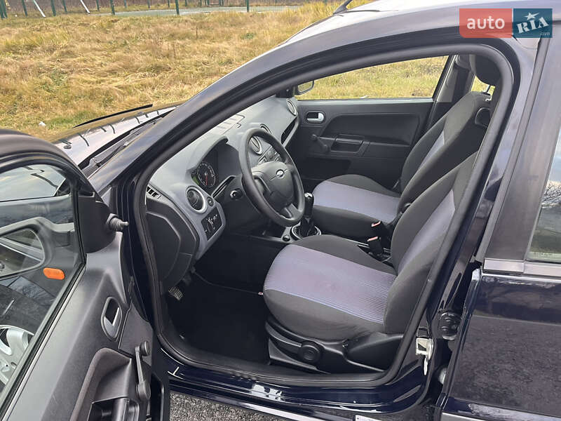 Хэтчбек Ford Fusion 2006 в Звягеле