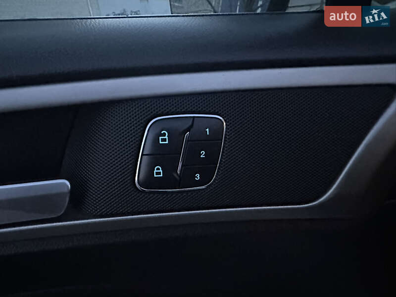 Седан Ford Fusion 2015 в Херсоні