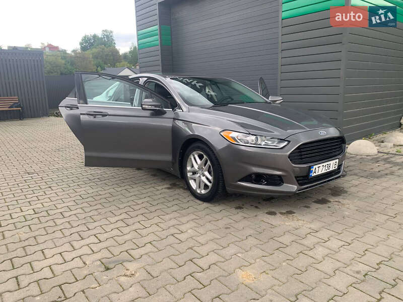 Седан Ford Fusion 2012 в Косове
