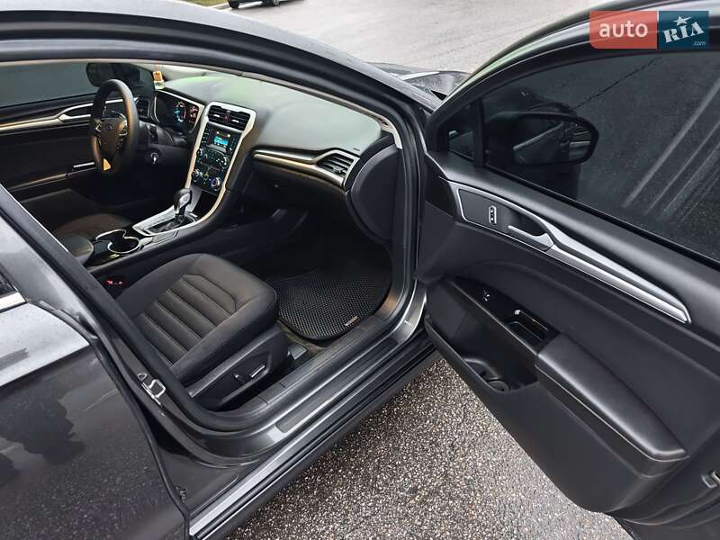 Седан Ford Fusion 2015 в Сумах