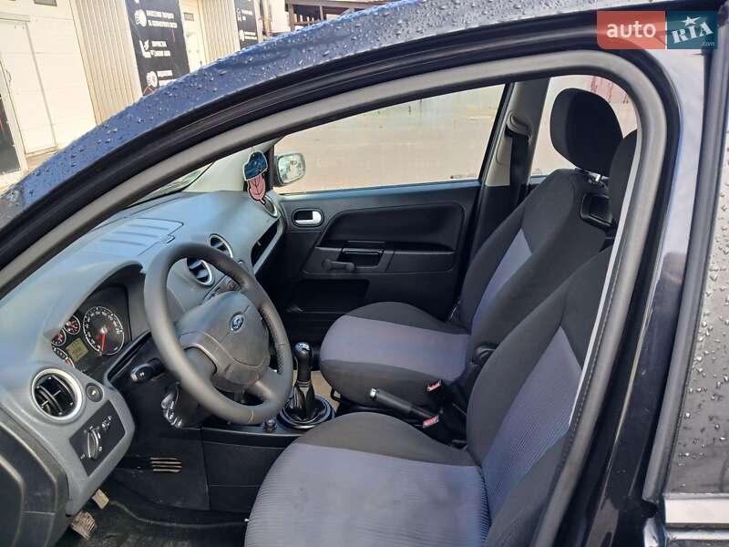 Хетчбек Ford Fusion 2006 в Чернігові