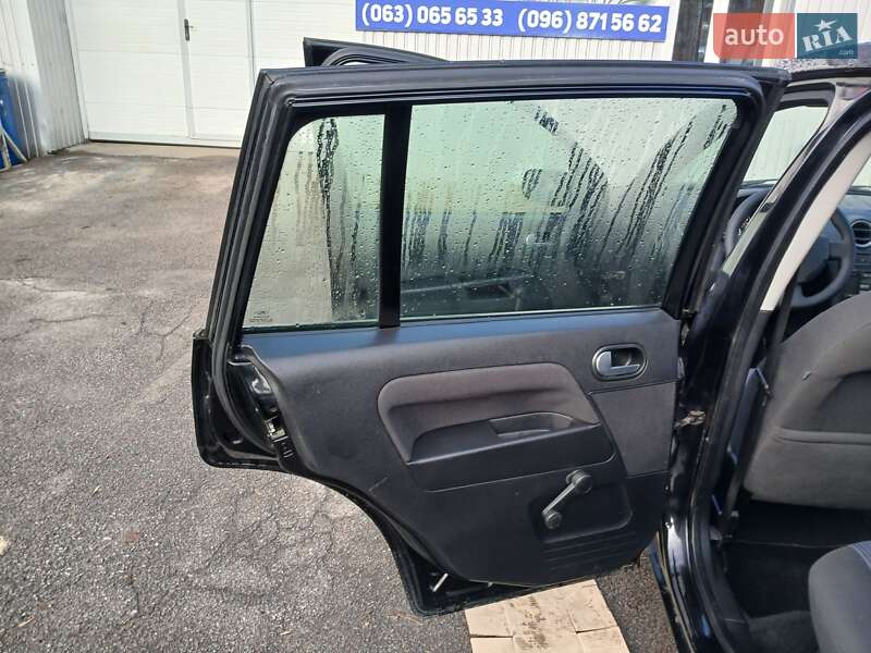 Хетчбек Ford Fusion 2006 в Чернігові