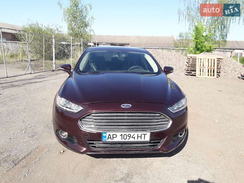 Седан Ford Fusion 2013 в Отинії