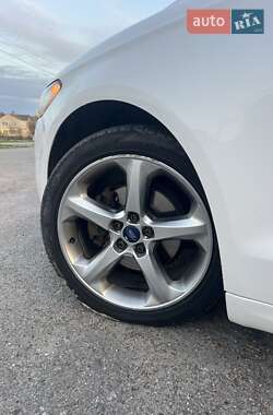 Седан Ford Fusion 2013 в Дубно
