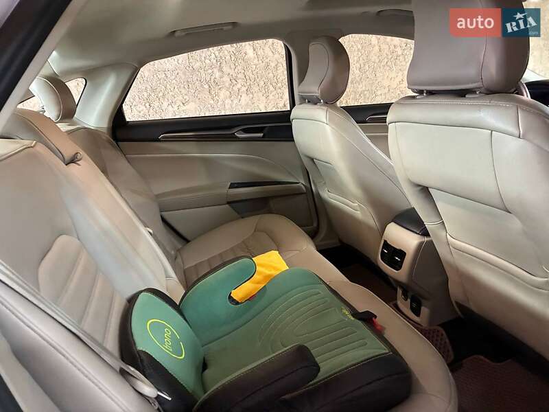 Седан Ford Fusion 2016 в Терновке