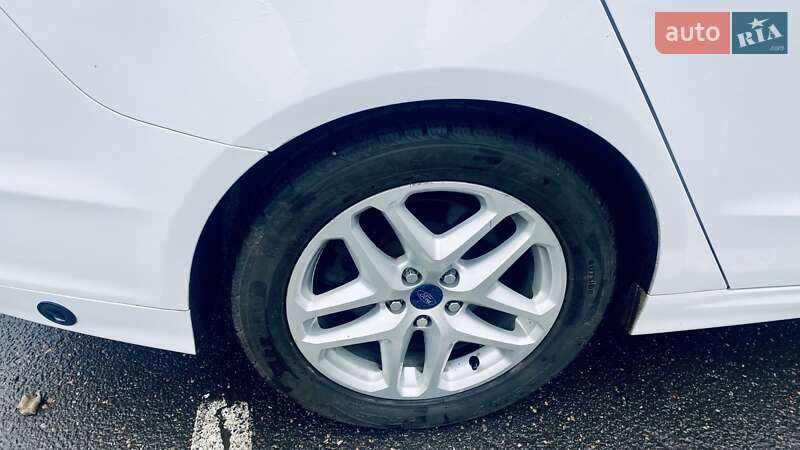 Седан Ford Fusion 2014 в Черкасах