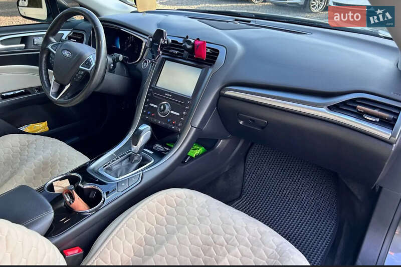 Седан Ford Fusion 2015 в Одесі