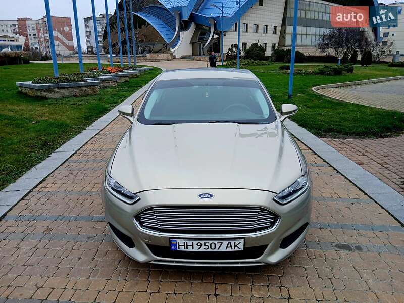 Седан Ford Fusion 2015 в Южном фото 3 Седан Ford Fusion 2015 в Южном