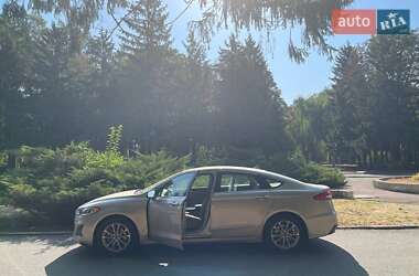 Седан Ford Fusion 2019 в Апостоловому