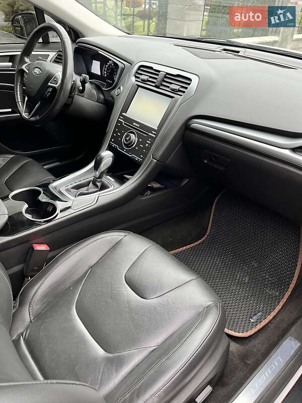 Седан Ford Fusion 2014 в Бродах
