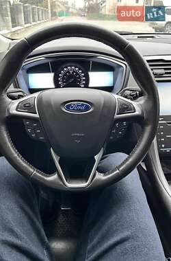Седан Ford Fusion 2014 в Бродах