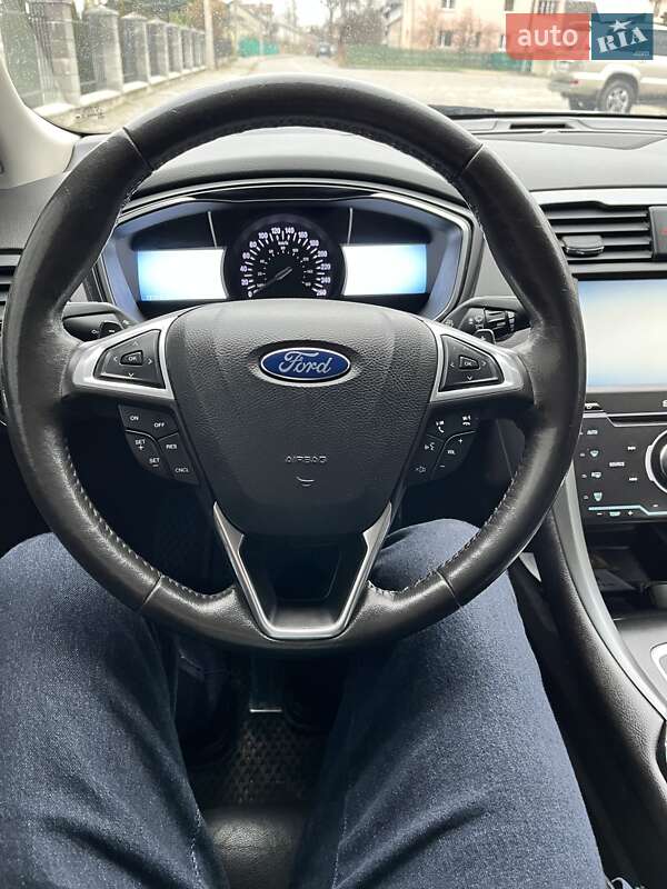 Седан Ford Fusion 2014 в Бродах