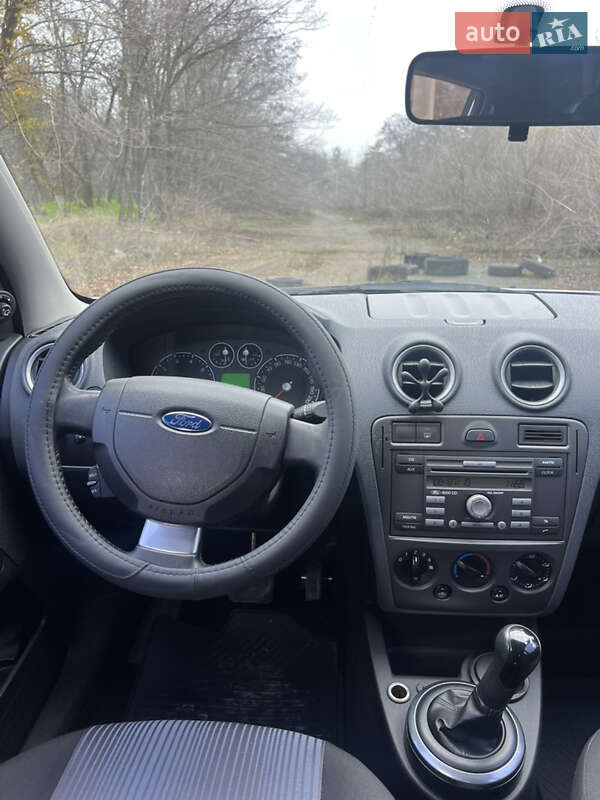 Хэтчбек Ford Fusion 2010 в Каменском