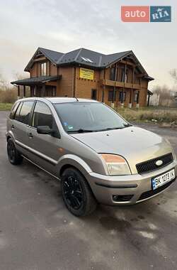 Хэтчбек Ford Fusion 2004 в Дубно