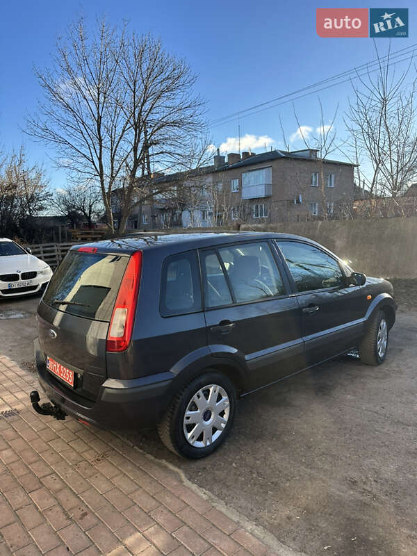 Хэтчбек Ford Fusion 2007 в Хороле