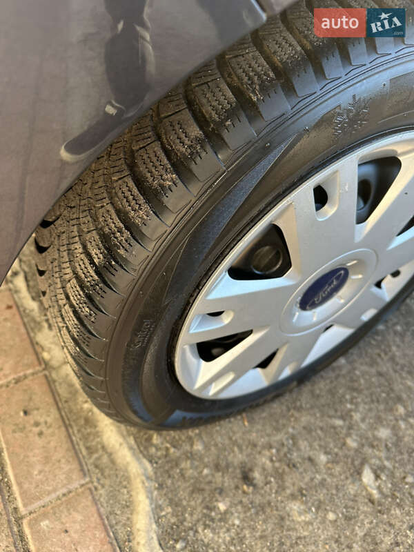 Хэтчбек Ford Fusion 2007 в Хороле