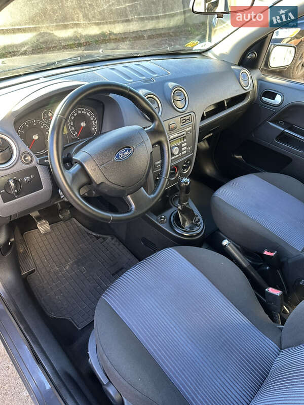 Хэтчбек Ford Fusion 2007 в Хороле