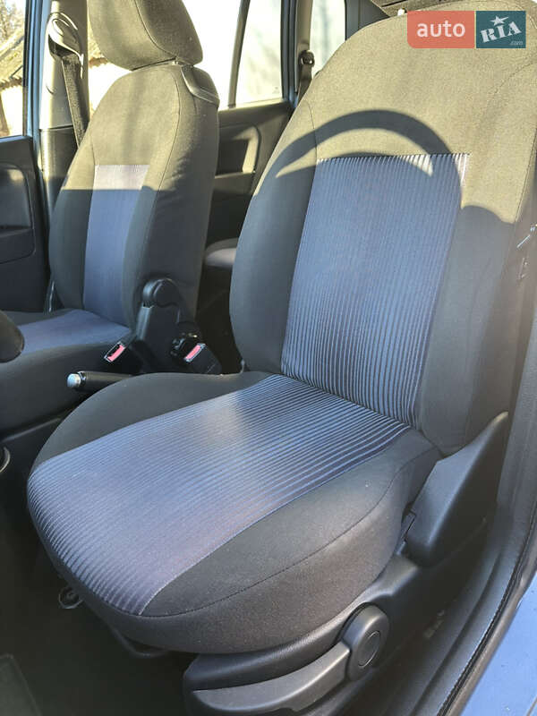 Хэтчбек Ford Fusion 2007 в Хороле