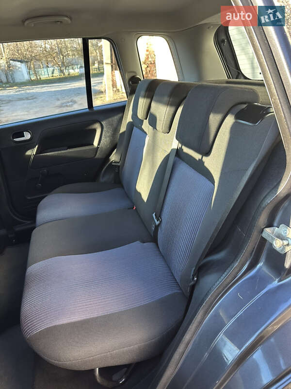 Хэтчбек Ford Fusion 2007 в Хороле