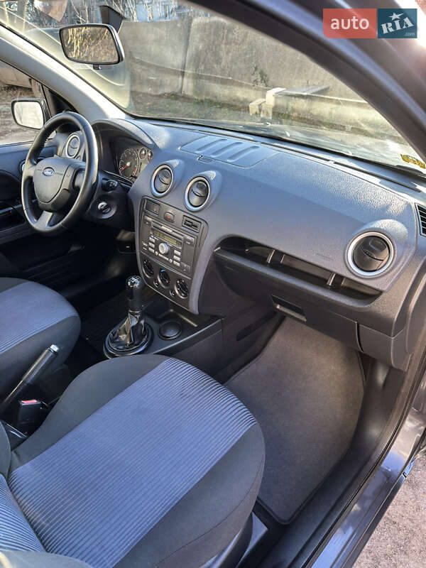 Хэтчбек Ford Fusion 2007 в Хороле