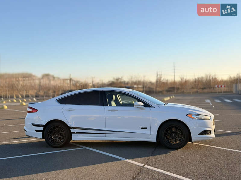 Седан Ford Fusion 2016 в Киеве фото 4 Седан Ford Fusion 2016 в Киеве