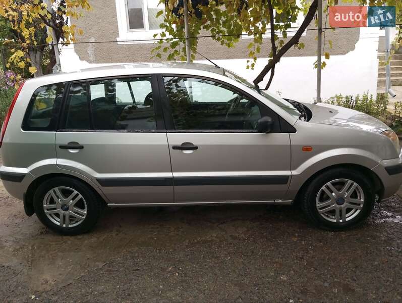 Хэтчбек Ford Fusion 2007 в Окнах фото 3 Хэтчбек Ford Fusion 2007 в Окнах