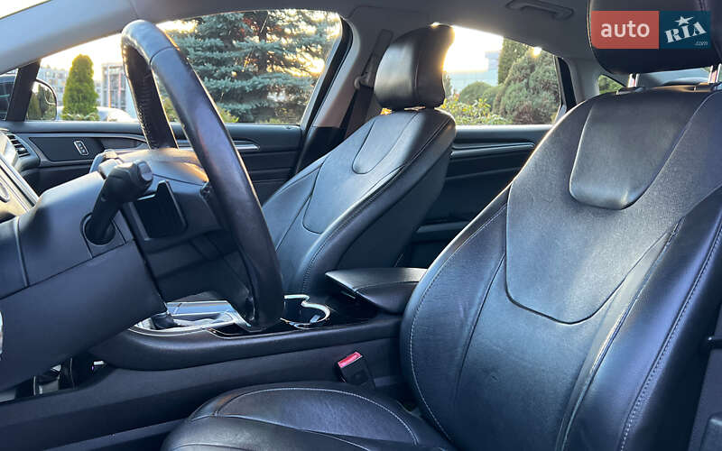 Седан Ford Fusion 2015 в Львове