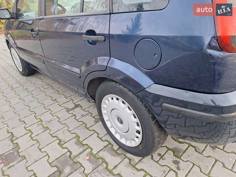 Хэтчбек Ford Fusion 2003 в Черновцах