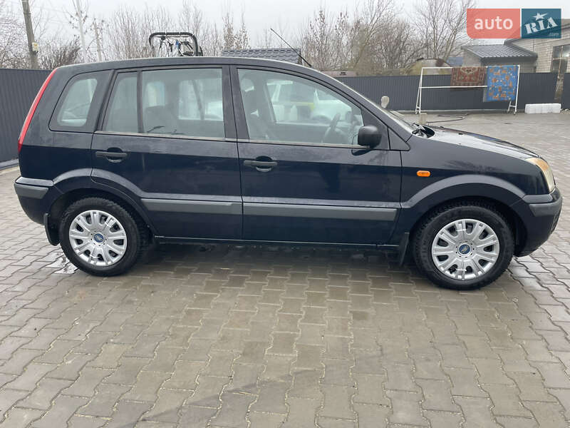 Хэтчбек Ford Fusion 2007 в Баре