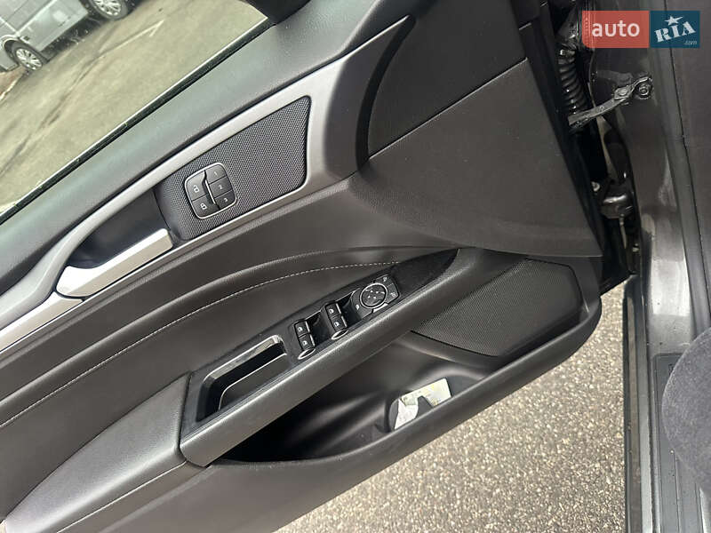 Седан Ford Fusion 2015 в Киеве