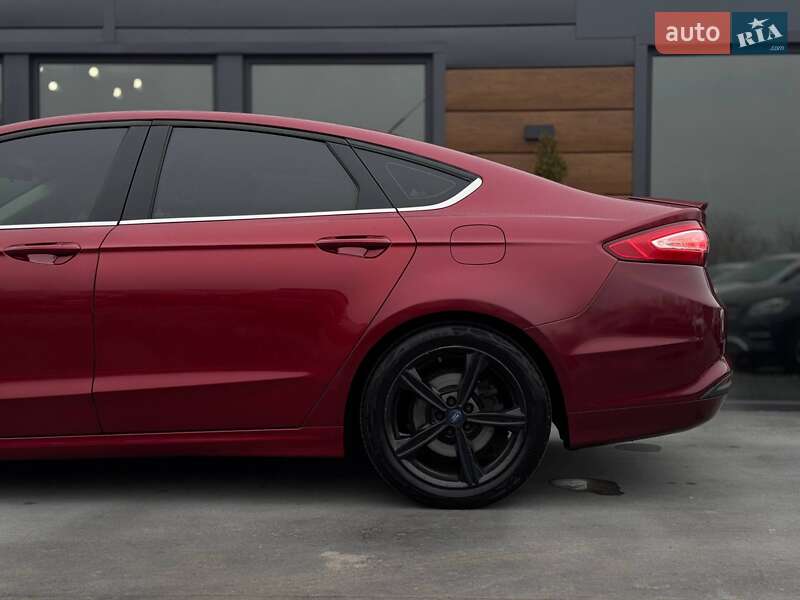Седан Ford Fusion 2015 в Ровно