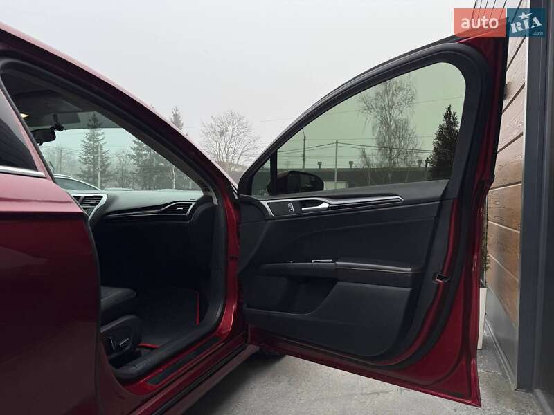 Седан Ford Fusion 2015 в Ровно