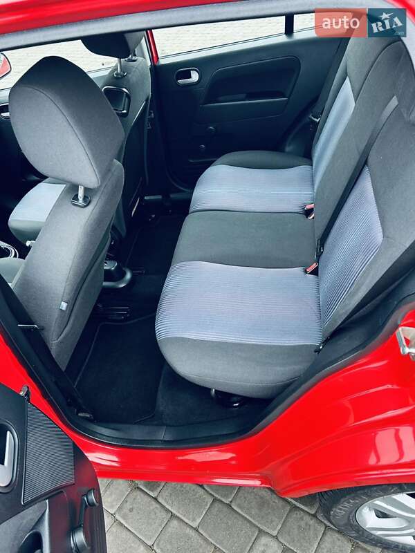 Хэтчбек Ford Fusion 2006 в Теплике