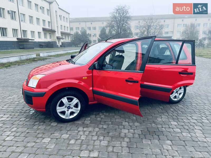 Хэтчбек Ford Fusion 2006 в Теплике