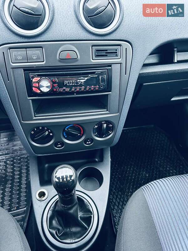 Хэтчбек Ford Fusion 2006 в Теплике