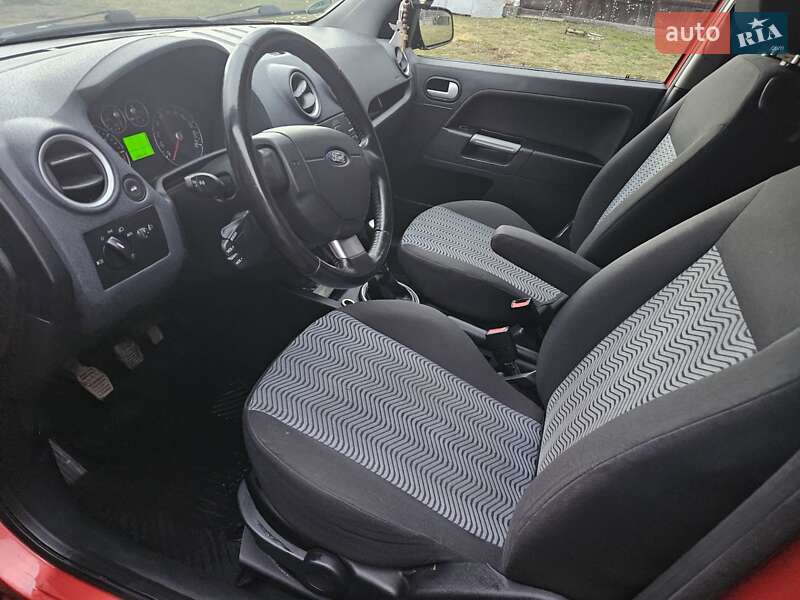 Хэтчбек Ford Fusion 2006 в Долине