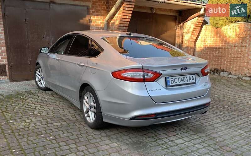 Седан Ford Fusion 2013 в Львові