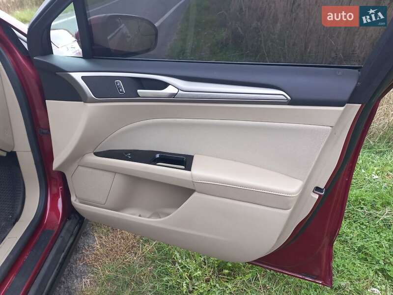 Седан Ford Fusion 2016 в Ровно