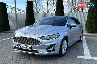 Седан Ford Fusion 2019 в Одесі
